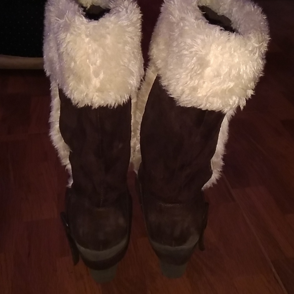 Boots - Picture 3 of 3